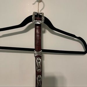 Enmon size small crocodile print 100% leather belt with silver detail!